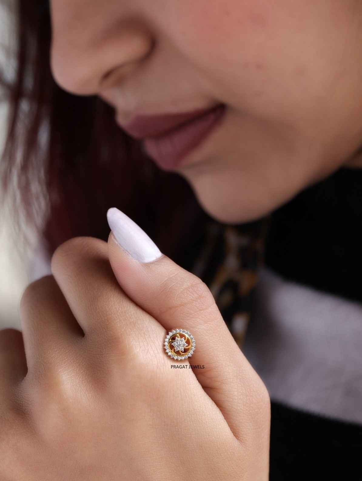 18K Yellow Gold Brillant Cut Diamond Hand crafted with love