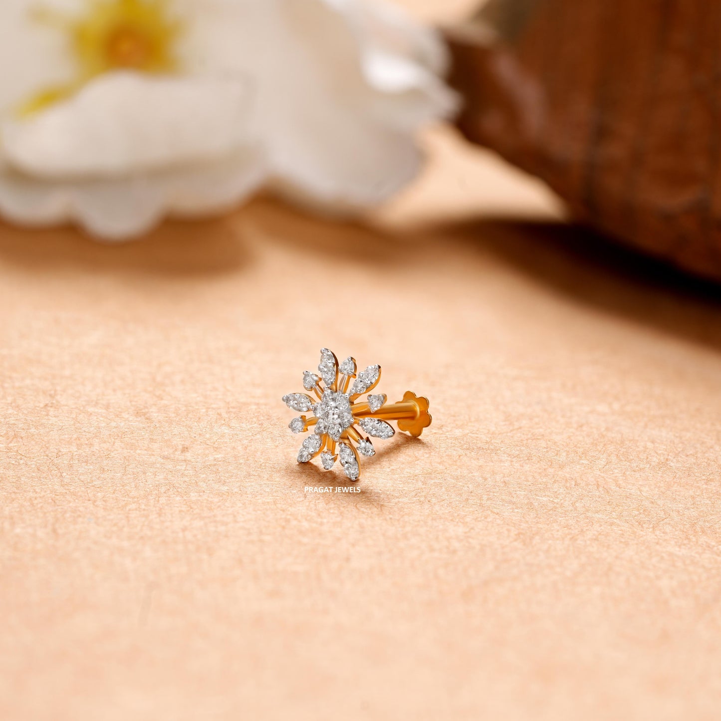 Traditional Nakfool Diamond Nosepin Solitaire Yellow Gold Brillant Cut Diamond Hand crafted with love
