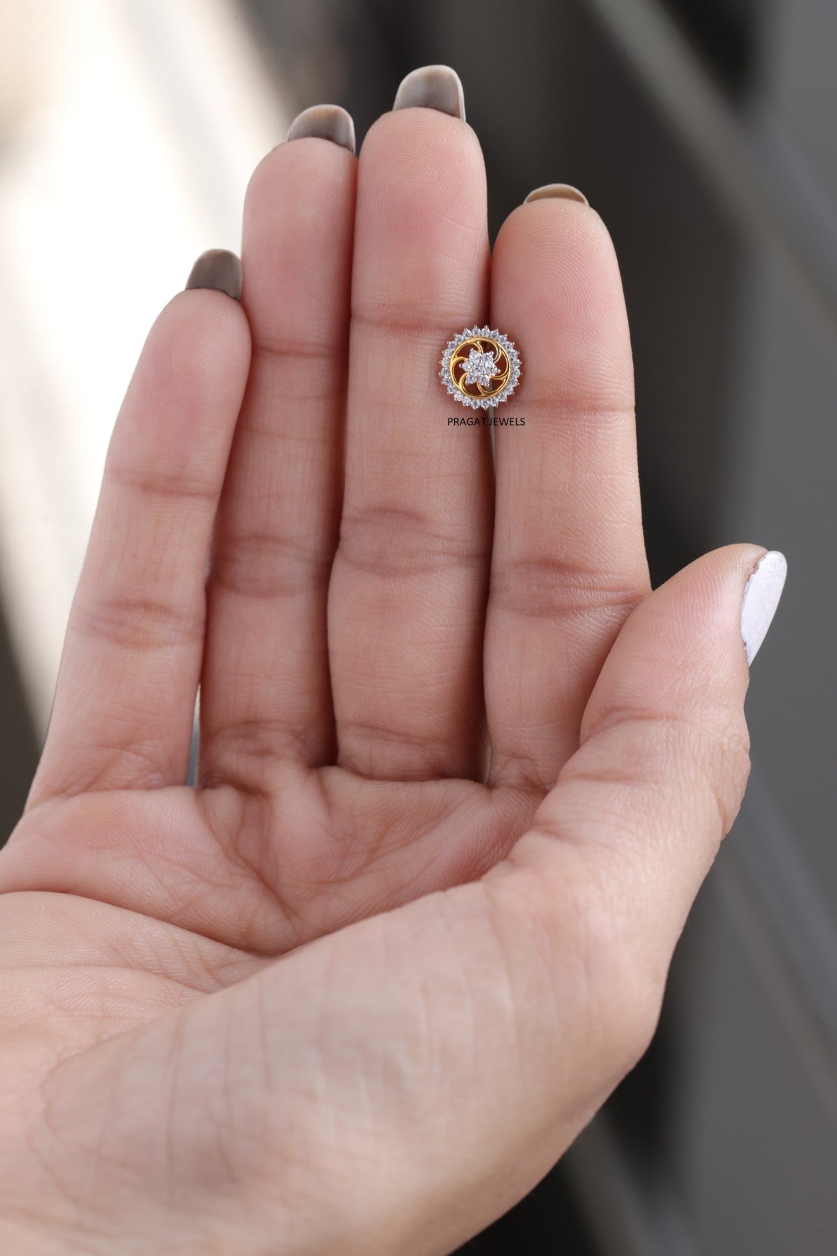 18K Yellow Gold Brillant Cut Diamond Hand crafted with love