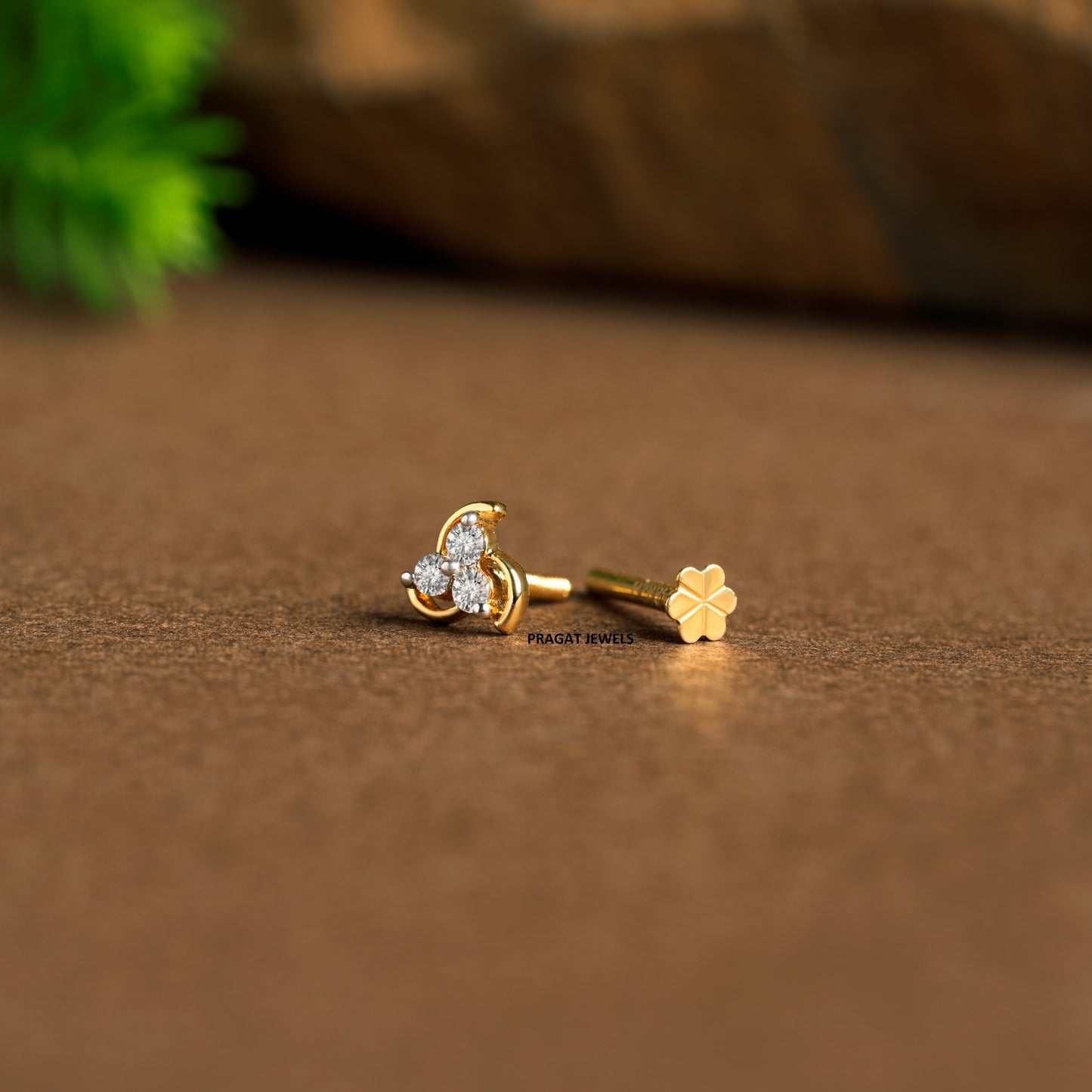 Diamond Cluster Nosepin 18k Yellow Gold Brilliant Cut Diamond Handcrafted With Love.