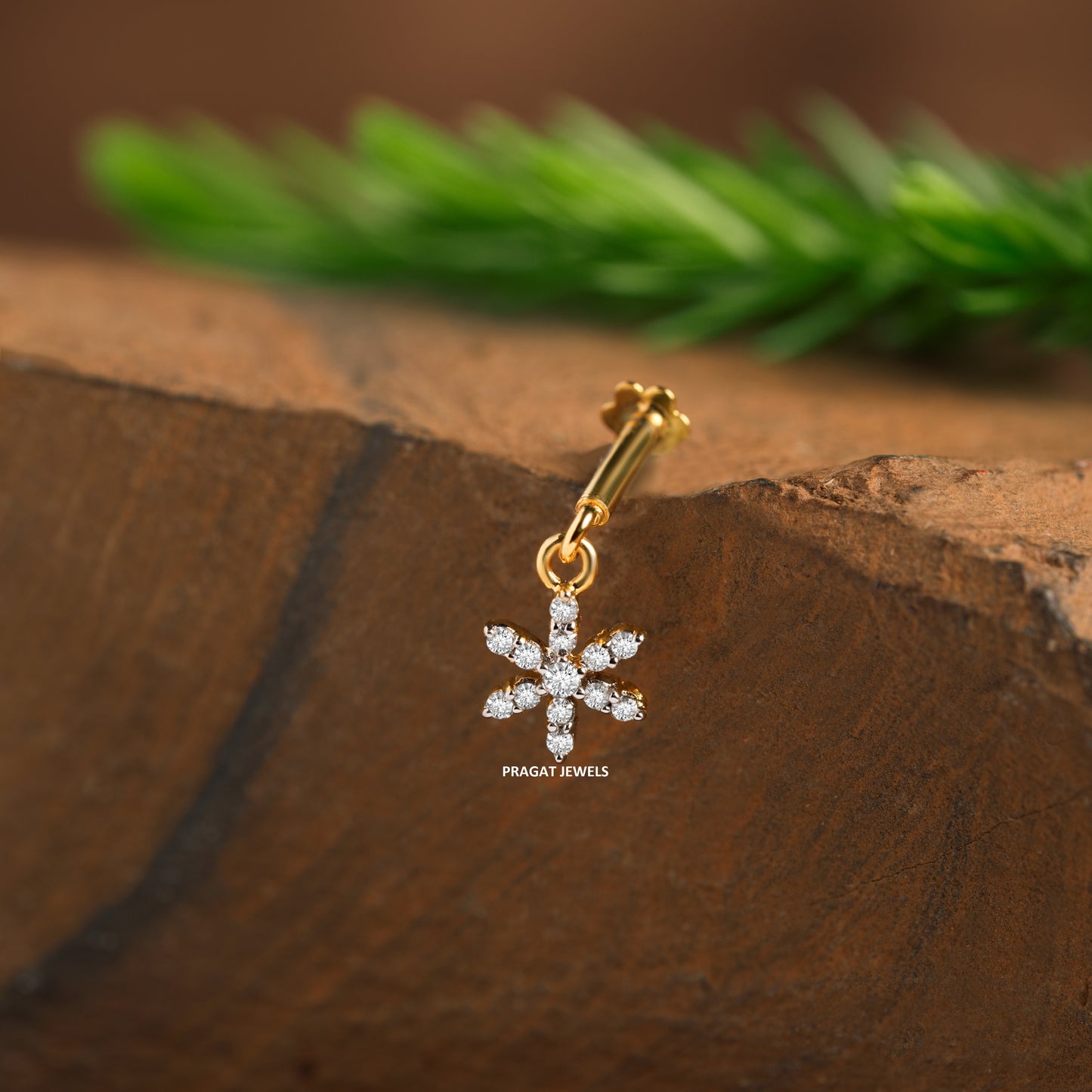 Flowers 18K Yellow Gold Helix Bugadi With Brilliant Cut