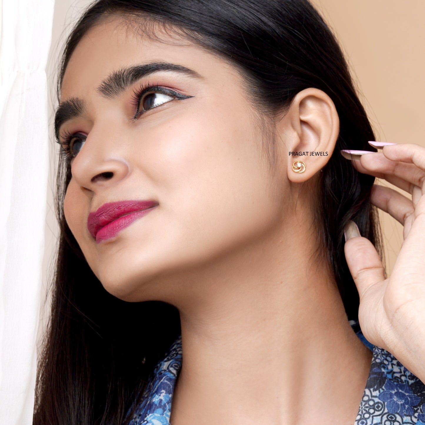 Diamond Flower Earrings Handcrafted With Love For the Special Moments Of Your Life.