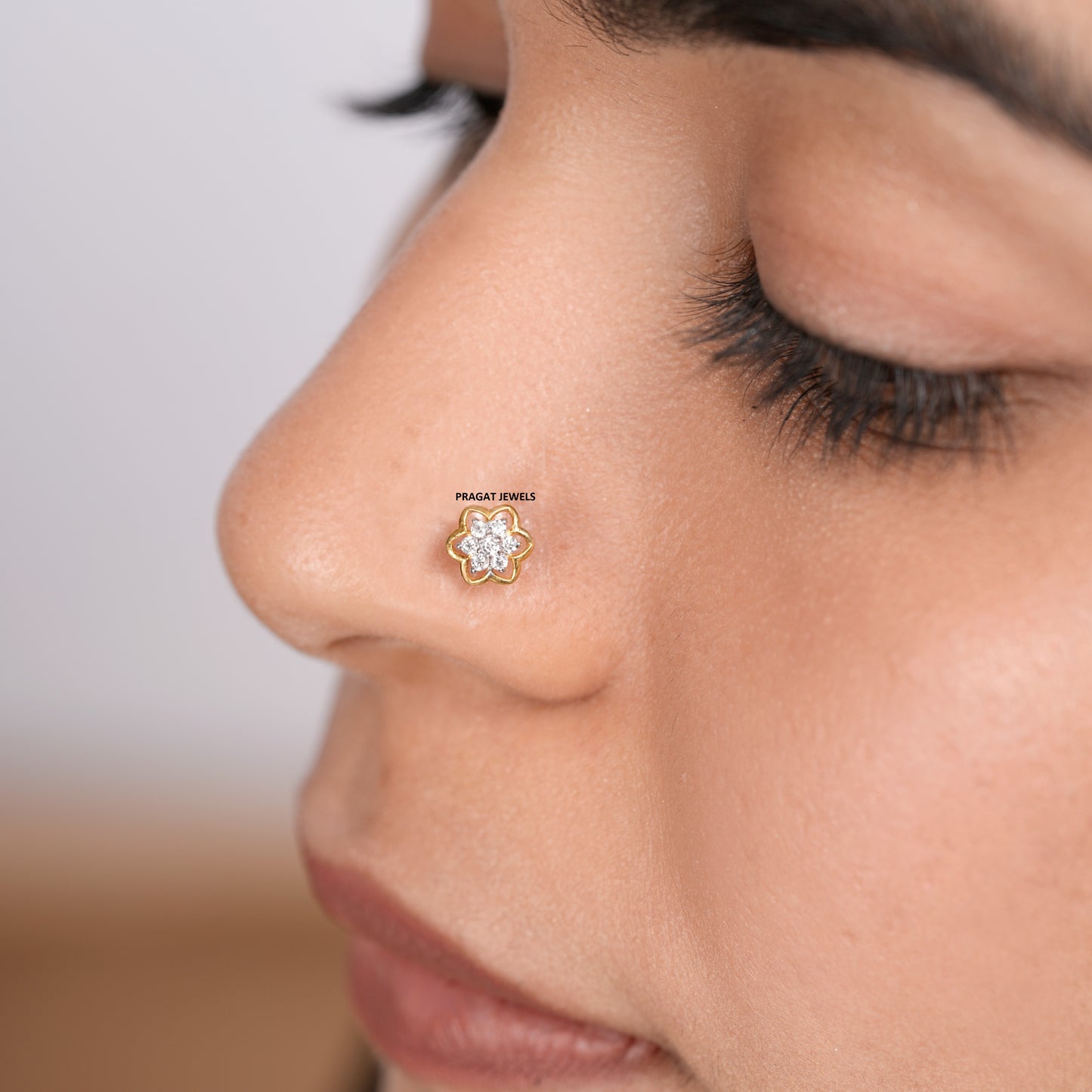 Diamond Nosepin Solitaire Yellow Gold Brillant Cut Diamond Hand crafted with love